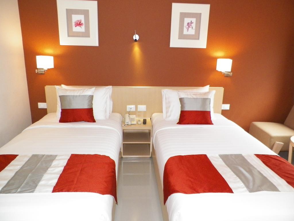 Hotel Tibera Taman Cibeunying Bandung Room photo