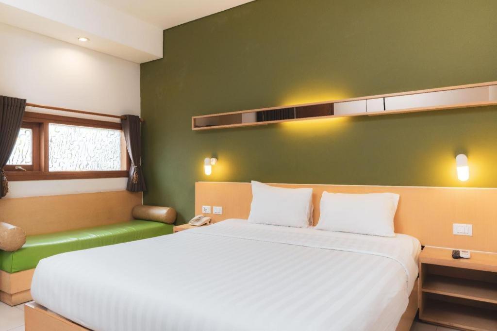 Hotel Tibera Taman Cibeunying Bandung Exterior photo